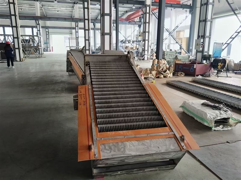 粗格柵   HGC回轉(zhuǎn)式格柵除污機(jī)產(chǎn)品介紹：